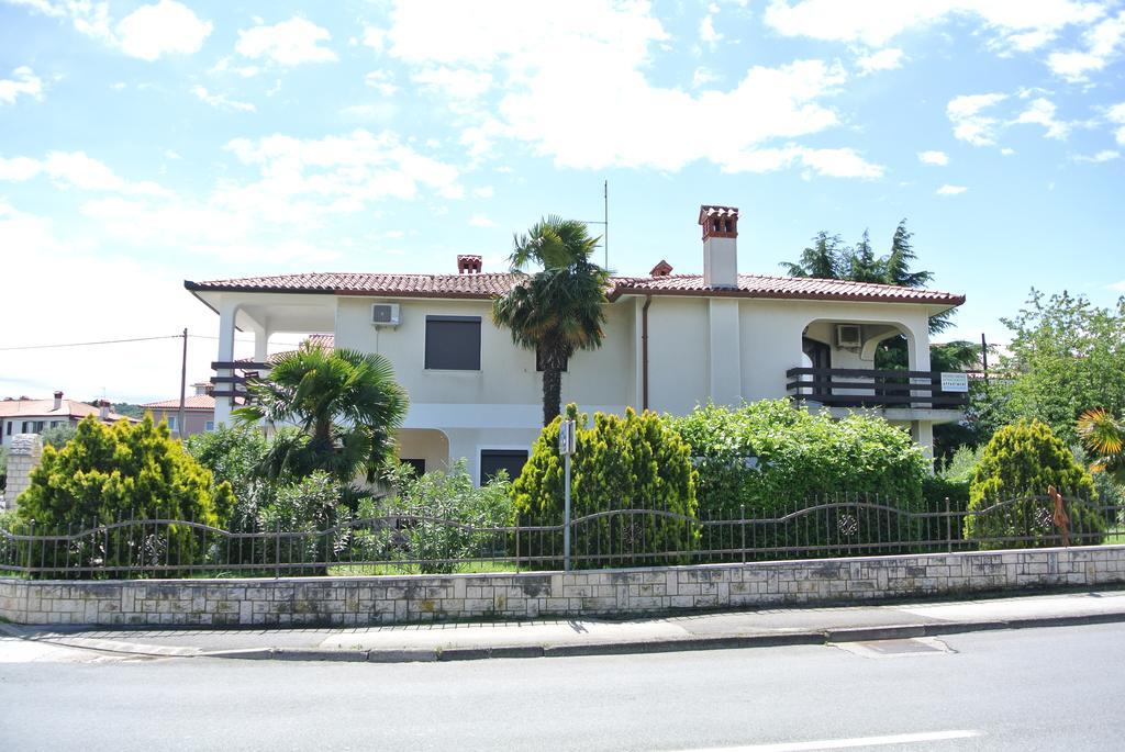 Apartmaji Nika Izola Exteriör bild