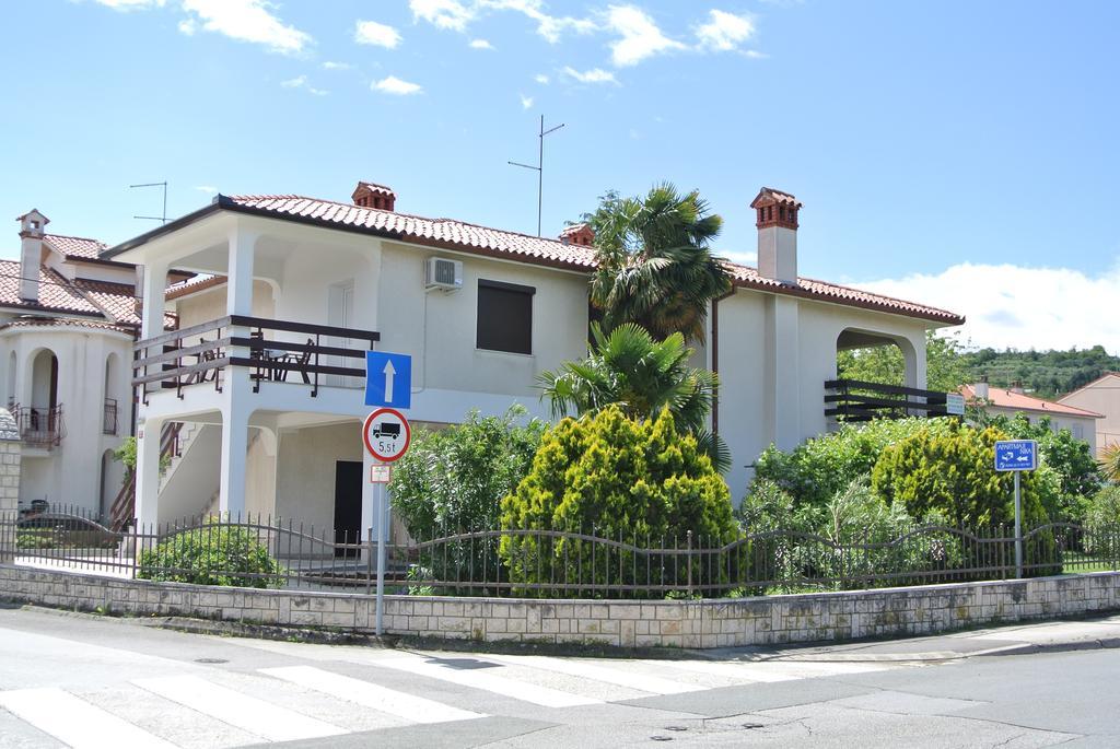 Apartmaji Nika Izola Exteriör bild